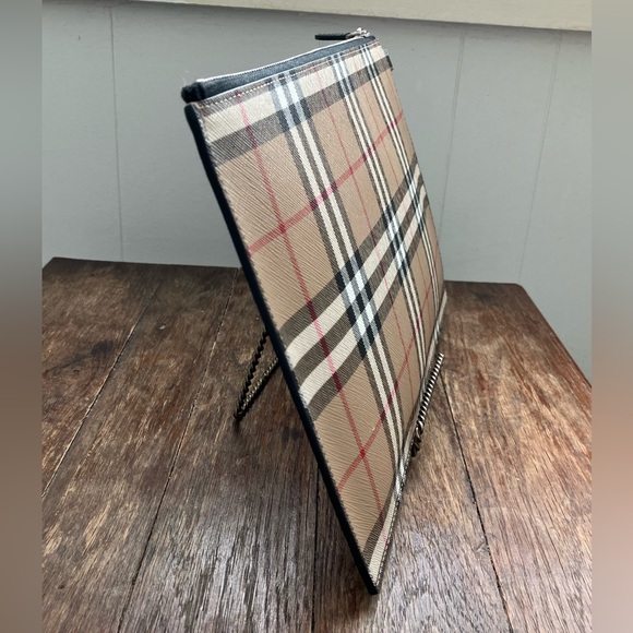 Authentic Burberry Novacheck Clutch Wristlet NWT - Picture 5 of 9